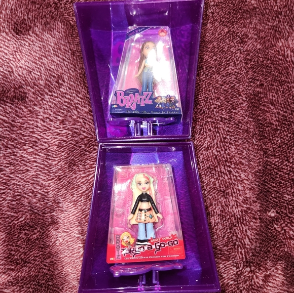Bratz Minis Flashback Series 1 Yasmin and Cloe - Picture 2 of 3